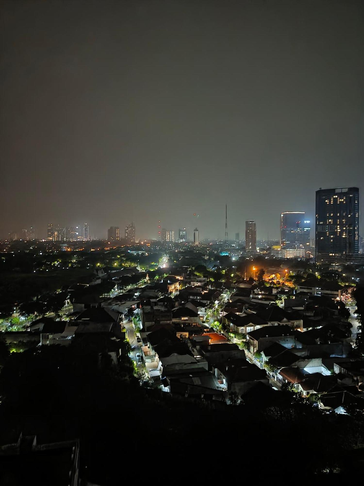 B Blue Hotel Malang Bagian luar foto